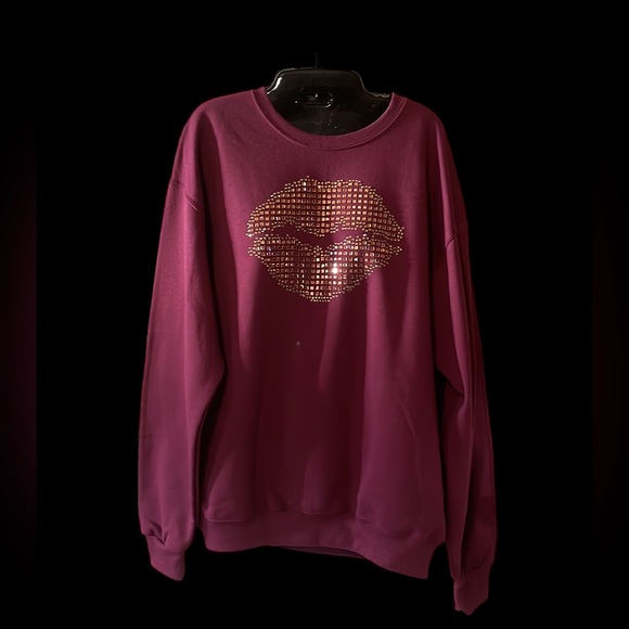 yvette mandell Tops - NWT Yvette Mandell Lips Detailed Sweatshirt Size M